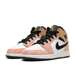 Air Jordan 1 Mid SE Big kids shoe size 4.5Y
